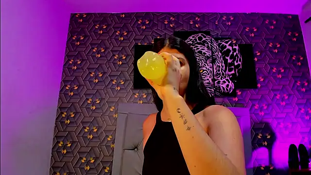 Nicolane Palmer online show from 03-13-25, 01:18