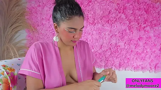 Snapshot of Melodymoore_ chatting on 11-06-25, 10:21 Melodymoore online show from 11-06-25, 10:21