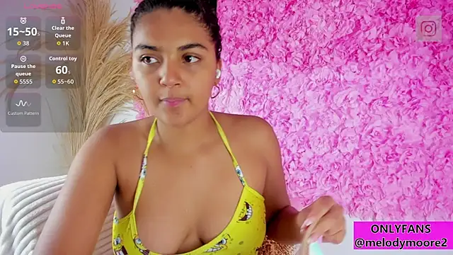 Snapshot of Melodymoore_ chatting on 11-15-25, 09:11 Melodymoore online show from 11-15-25, 09:11