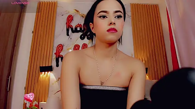 Snapshot of ValeriCardenas chatting on 10-11-25, 11:47 ValeriCardenas online show from 10-11-25, 11:47