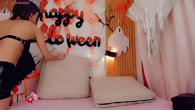 Snapshot of ValeriCardenas chatting on 10-26-25, 12:27 ValeriCardenas online show from 10-26-25, 12:27