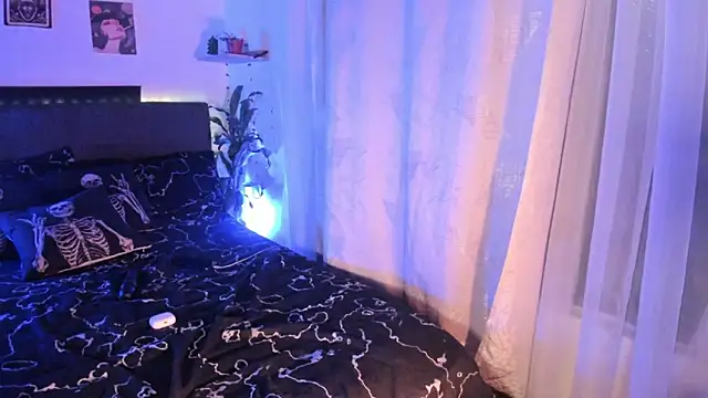 Snapshot of kathdolly chatting on 11-19-25, 04:56 kathdolly online show from 11-19-25, 04:56