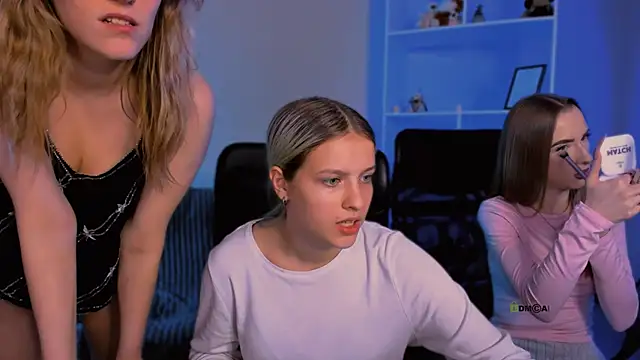 Snapshot of doll_vey chatting on 11-23-25, 09:25 doll vey online show from 11-23-25, 09:25