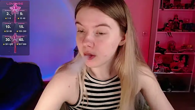 Strawberry juli online show from 06-10-26, 06:56