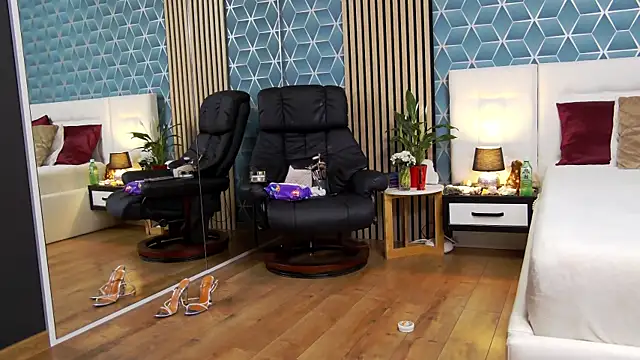 Snapshot of zoeylarkens chatting on 02-25-25, 03:16 zoeylarkens online show from 02-25-25, 03:16