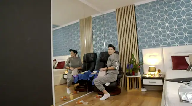 Snapshot of zoeylarkens chatting on 02-28-25, 04:20 zoeylarkens online show from 02-28-25, 04:20