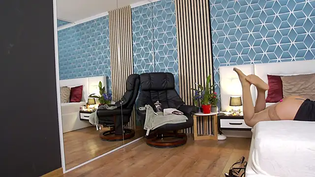 Snapshot of zoeylarkens chatting on 03-01-25, 06:00 zoeylarkens online show from 03-01-25, 06:00