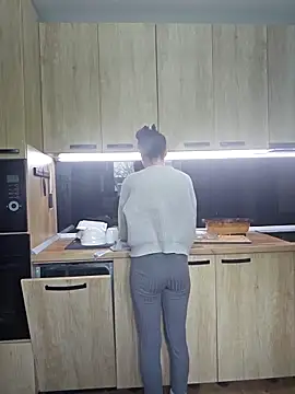 Snapshot of zoeylarkens chatting on 03-13-25, 12:35 zoeylarkens online show from 03-13-25, 12:35