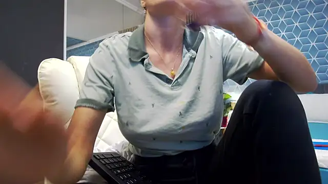 Snapshot of zoeylarkens chatting on 11-06-25, 05:47 zoeylarkens online show from 11-06-25, 05:47