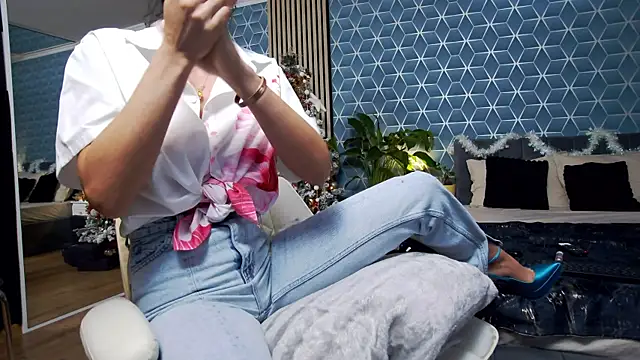 Snapshot of zoeylarkens chatting on 12-14-25, 07:18 zoeylarkens online show from 12-14-25, 07:18