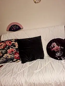 Snapshot of Rosemarie_Blu chatting on 02-28-25, 05:37 Rosemarie Blu online show from 02-28-25, 05:37