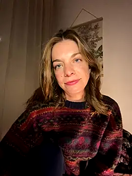 Snapshot of Rosemarie_Blu chatting on 11-17-25, 08:14 Rosemarie Blu online show from 11-17-25, 08:14