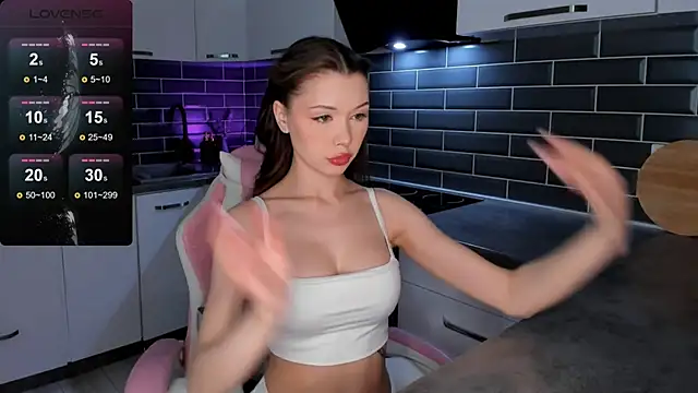 EmmaVictori1 online show from 04-13-26, 05:46