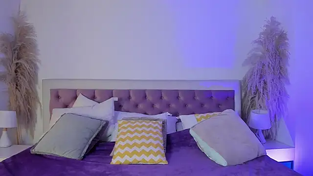 Arianaa collins online show from 10-10-25, 12:04