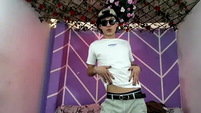 Maxxi hot23 online show from 09-19-25, 08:09