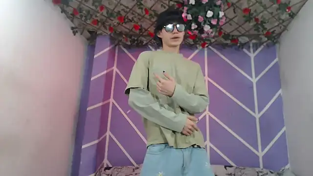 Maxxi hot23 online show from 10-13-25, 01:05