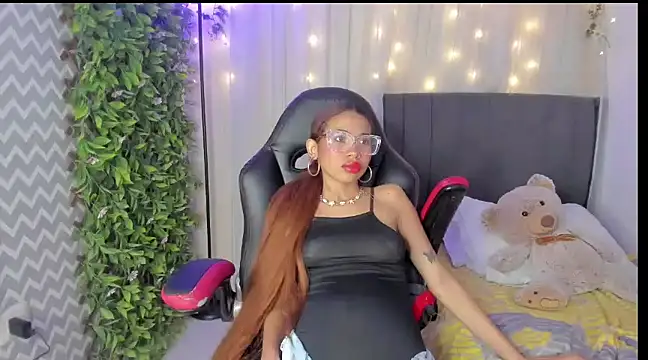 Snapshot of Aida_princess chatting on 03-06-25, 07:47 Aida princess online show from 03-06-25, 07:47