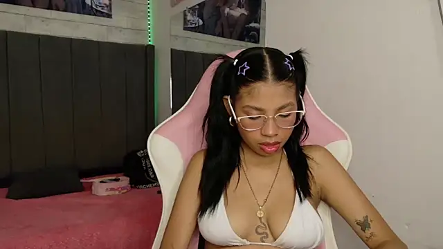 Snapshot of Aida_princess chatting on 11-20-25, 11:26 Aida princess online show from 11-20-25, 11:26