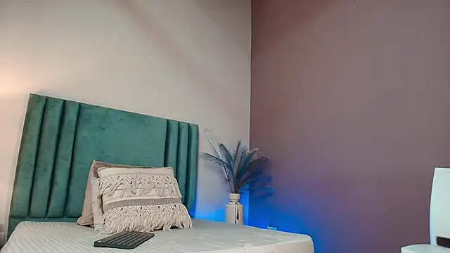 SeleneLujan online show from 11-22-25, 12:26