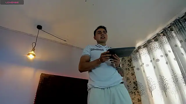 loverisu-coral online show from 03-19-26, 07:51