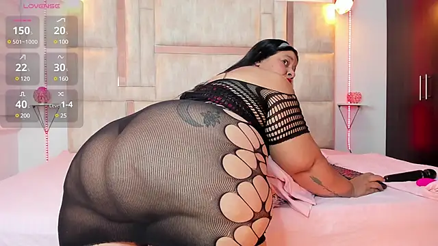 Snapshot of LunaaSweett chatting on 03-12-25, 08:20 LunaaSweett online show from 03-12-25, 08:20