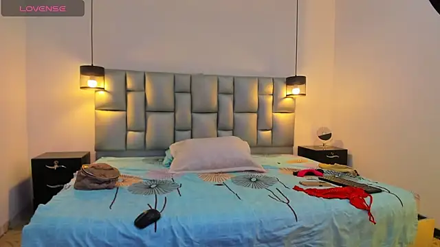 LunaaSweett online show from 12-15-25, 07:40