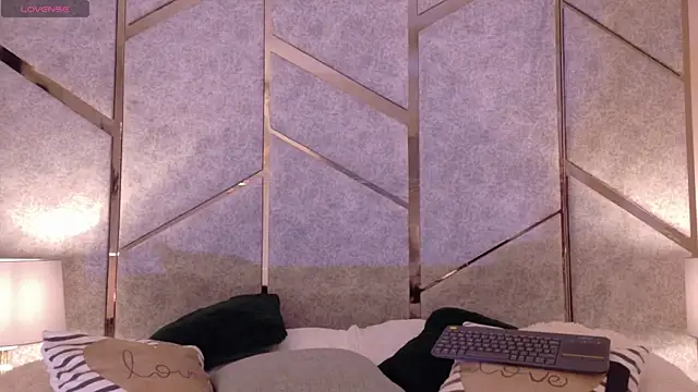 Snapshot of Angell-Bell- chatting on 03-07-25, 09:48 Angell-Bell- online show from 03-07-25, 09:48