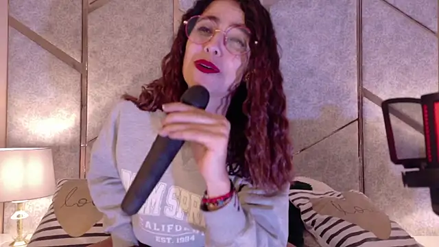 Snapshot of Angell-Bell- chatting on 03-08-25, 03:24 Angell-Bell- online show from 03-08-25, 03:24