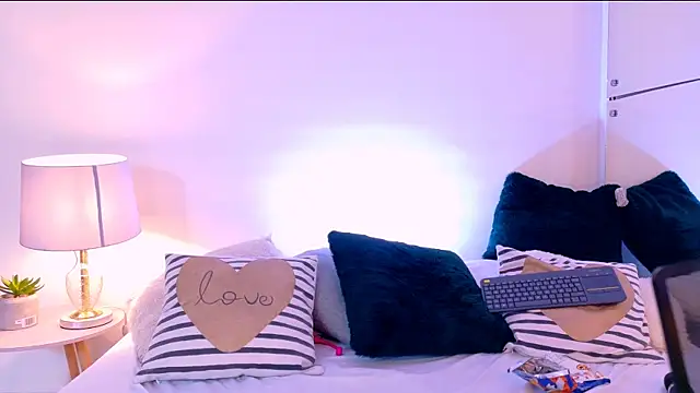 Snapshot of Angell-Bell- chatting on 03-12-25, 06:55 Angell-Bell- online show from 03-12-25, 06:55