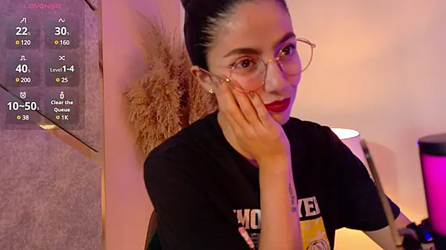 Snapshot of Angell-Bell- chatting on 03-18-25, 04:15 Angell-Bell- online show from 03-18-25, 04:15