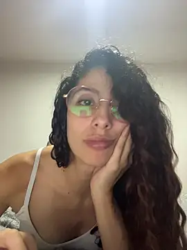 Snapshot of Angell-Bell- chatting on 10-21-25, 02:01 Angell-Bell- online show from 10-21-25, 02:01