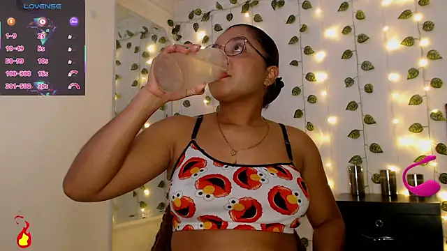 Snapshot of victtoria_cane63 chatting on 05-14-26, 10:27 victtoria cane63 online show from 05-14-26, 10:27