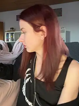 Snapshot of SweetSeraphine chatting on 03-18-25, 04:59 SweetSeraphine online show from 03-18-25, 04:59