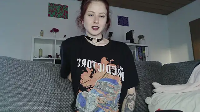 Snapshot of SweetSeraphine chatting on 09-27-25, 04:34 SweetSeraphine online show from 09-27-25, 04:34