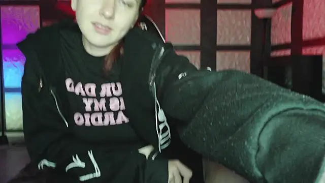 Snapshot of SweetSeraphine chatting on 10-04-25, 05:00 SweetSeraphine online show from 10-04-25, 05:00