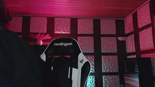 Snapshot of SweetSeraphine chatting on 10-05-25, 05:17 SweetSeraphine online show from 10-05-25, 05:17