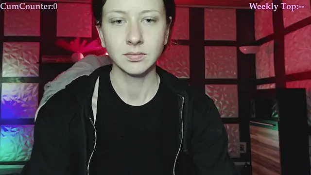 Snapshot of SweetSeraphine chatting on 10-21-25, 05:19 SweetSeraphine online show from 10-21-25, 05:19