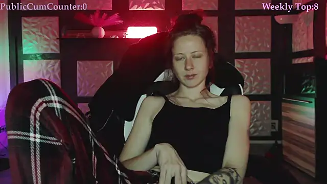 Snapshot of SweetSeraphine chatting on 11-10-25, 06:34 SweetSeraphine online show from 11-10-25, 06:34