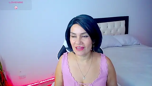 CarolinneFiotti online show from 10-23-25, 03:22