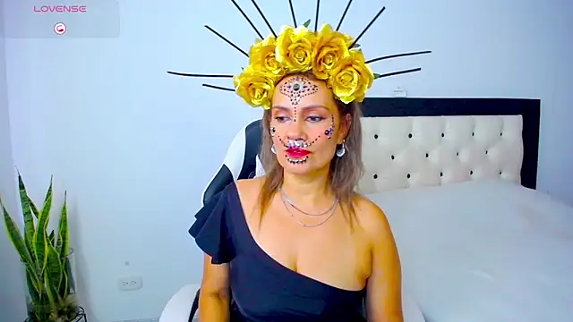 CarolinneFiotti online show from 10-31-25, 04:41