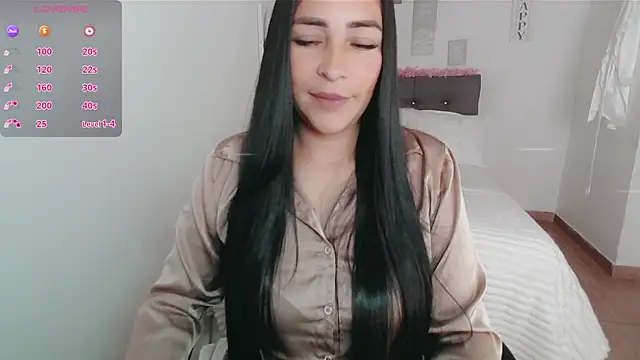 luna lgomez  online show from 10-01-25, 01:39