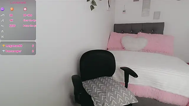 Snapshot of luna_lgomez_ chatting on 12-17-25, 01:39 luna lgomez online show from 12-17-25, 01:39