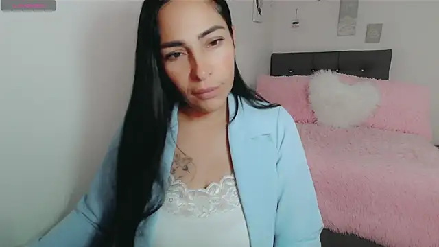 Snapshot of luna_lgomez_ chatting on 12-18-25, 11:38 luna lgomez online show from 12-18-25, 11:38