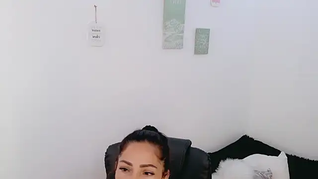Snapshot of luna_lgomez_ chatting on 03-31-26, 04:07 luna lgomez online show from 03-31-26, 04:07