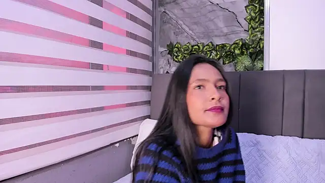 Snapshot of Fernanda_liie_ chatting on 11-25-25, 12:16 Fernanda liie online show from 11-25-25, 12:16