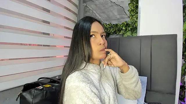 Snapshot of Fernanda_liie_ chatting on 12-15-25, 12:31 Fernanda liie online show from 12-15-25, 12:31