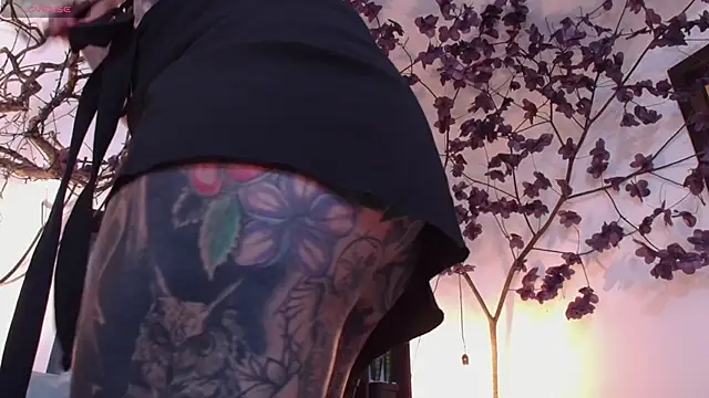 Sara Valkyri online show from 10-05-25, 02:32