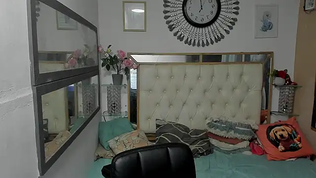 heiker  online show from 10-18-25, 02:36