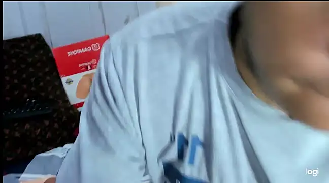 Snapshot of Emilianoveryhot chatting on 03-14-25, 02:20 Emilianoveryhot online show from 03-14-25, 02:20