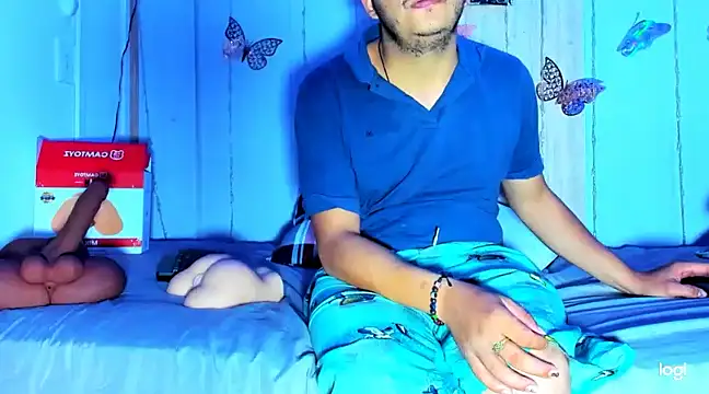 Snapshot of Emilianoveryhot chatting on 03-23-25, 05:00 Emilianoveryhot online show from 03-23-25, 05:00